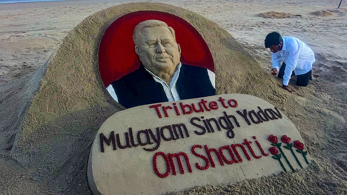 <div class="paragraphs"><p>Puri: Sand artist Sudarsan Pattnaik creates a sculpture to pay tribute to Samajwadi Party founder Mulayam Singh Yadav, in Puri. </p></div>