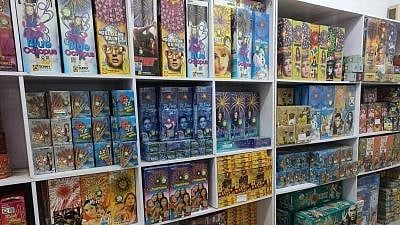 <div class="paragraphs"><p>The Supreme Court on Monday, 10 October, expressed concerns over the pollution in Delhi while hearing BJP MP Manoj Tiwari's plea challenging the ban on firecrackers in the national capital.</p></div>