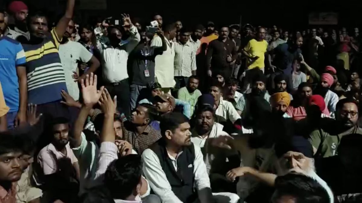 <div class="paragraphs"><p>Following the death of a BJP leader's wife, angry villagers blocked the highway in protest, and were joined by Kashipur MLA Trilok Singh Cheema, Gadarpur MLA Arvind Pandey and former MP Balraj Passi.</p></div>
