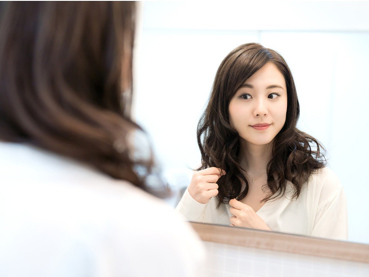<div class="paragraphs"><p>Here are a few tips to protect your hair from air pollution</p></div>