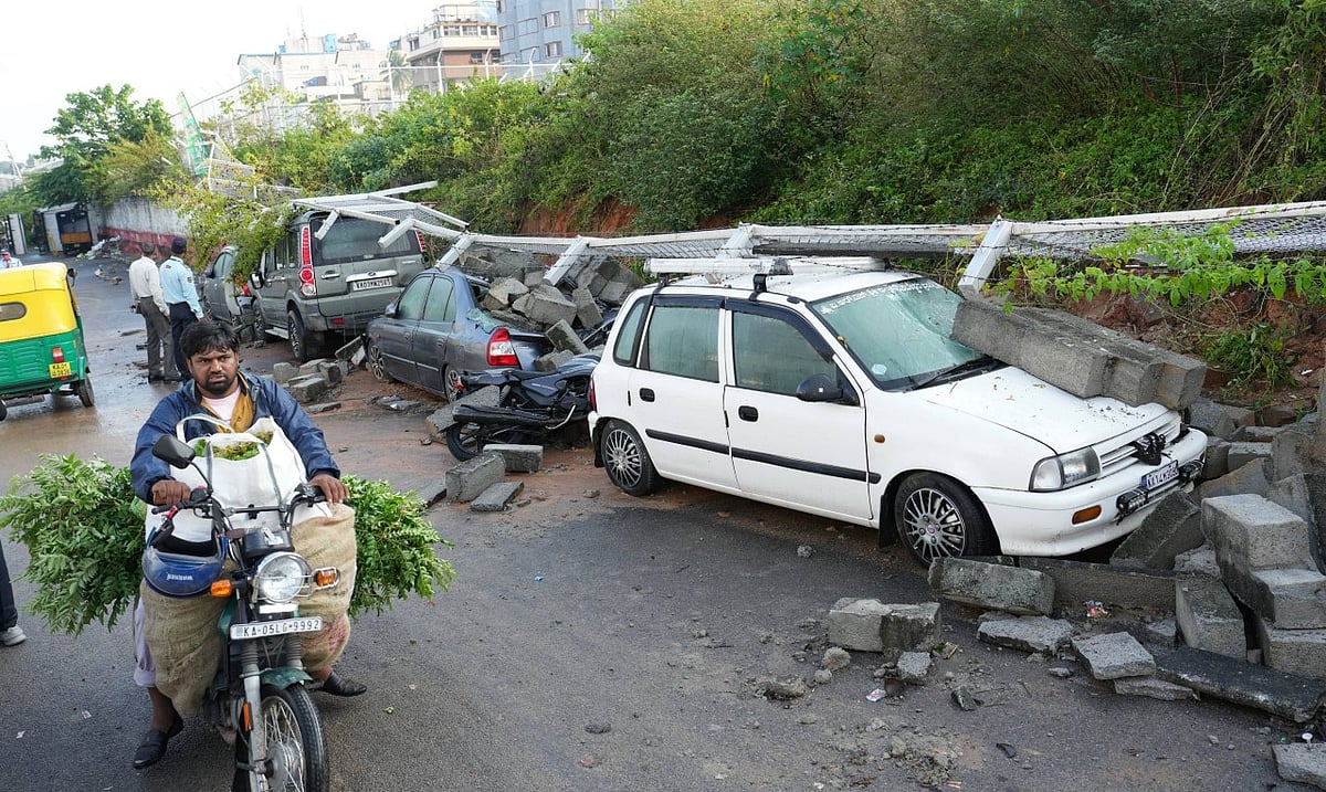 <div class="paragraphs"><p>Heavy rains in Bengaluru results in flooding, traffic snarls, and damage to infrastructure. IMD has issued a three-day yellow alert.</p></div>