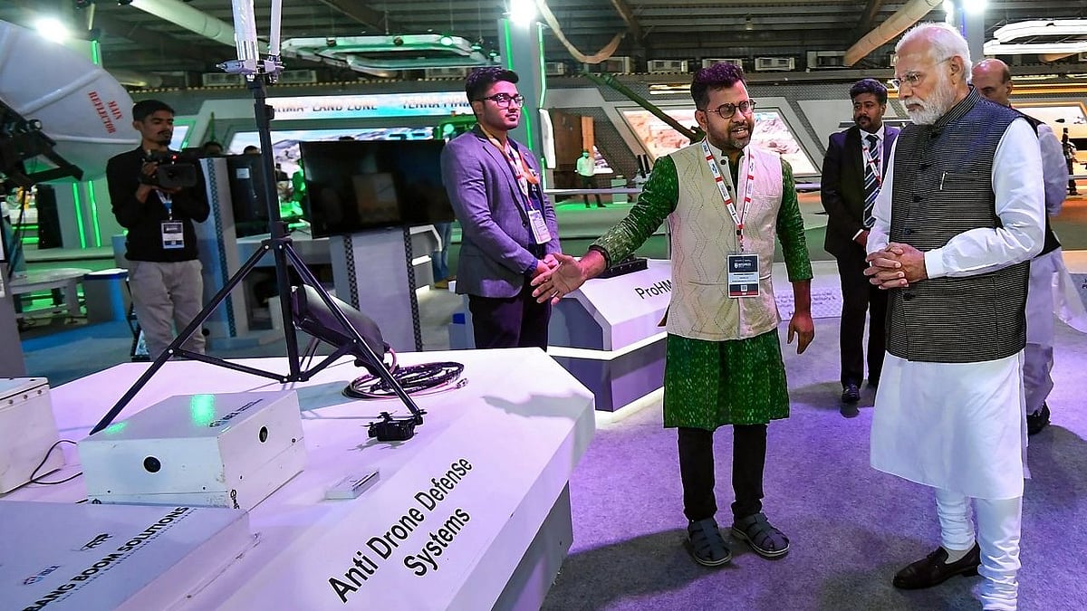 <div class="paragraphs"><p>Gandhinagar: Prime Minister Narendra Modi at the inauguration of the DefExpo 22, at Mahatma Mandir Convention and Exhibition Centre in Gandhinagar, Wednesday, 19 October. </p></div>