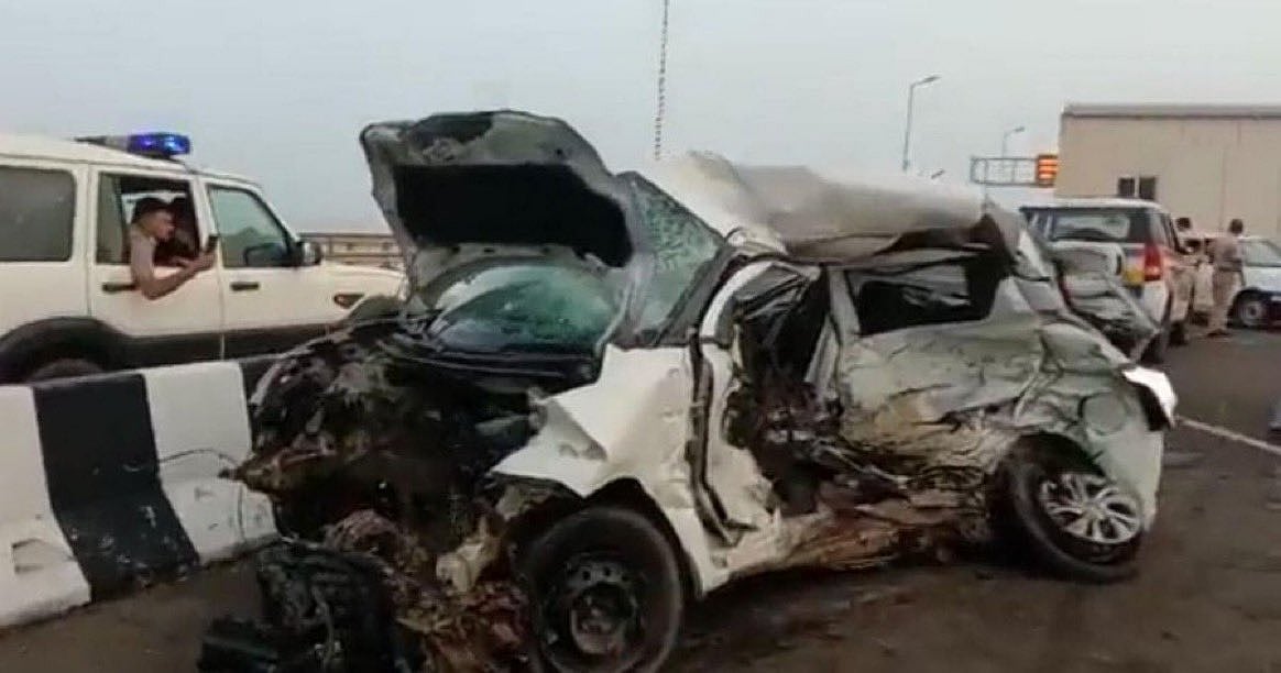 <div class="paragraphs"><p>At around 3 am, an SUV coming at a high speed rammed into the stationary vehicles.</p></div>