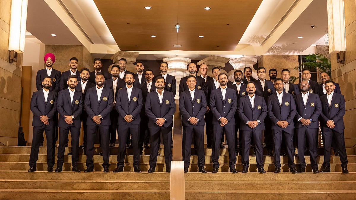 <div class="paragraphs"><p>The Indian team pose for a photograph ahead of leaving for the T20 World Cup in Australia. </p></div>