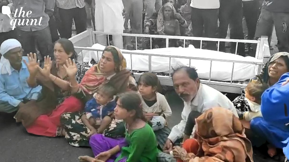 <div class="paragraphs"><p>Kins and community members stage a protest after the death of 30-year-old Israil Khan in Guna Madhya Pradesh. Parents alleged death in police custody.&nbsp;</p></div>