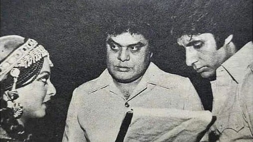 <div class="paragraphs"><p>Filmmaker Rakesh Kumar with Amitabh Bachchan and Rekha.</p></div>