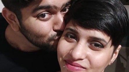 <div class="paragraphs"><p>On 12 November, Aaftab Poonawala was arrested by the Delhi Police, and allegedly confessed to strangling Shraddha Walkar to death, chopping her body into at least 35 parts, and dumping them across 18 locations in Delhi over a span of two months.</p></div>