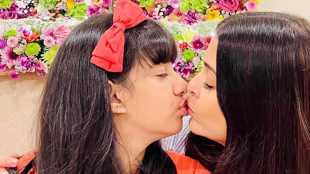 <div class="paragraphs"><p>Aishwarya Rai kisses her daughter Aaradhya on her 11th birthday.</p></div>
