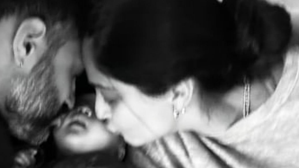 <div class="paragraphs"><p>Sonam Kapoor and Anand Ahuja with their son Vayu.</p></div>