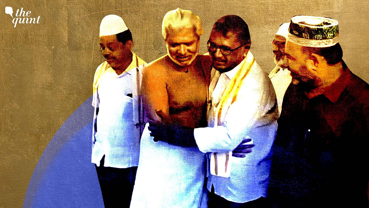 <div class="paragraphs"><p>A delegation of Muslim leaders met the priests of Kottai Eswaran temple to extend solidarity after a blast took place in a car, parked outside the temple, on 23 October 2022. </p></div>