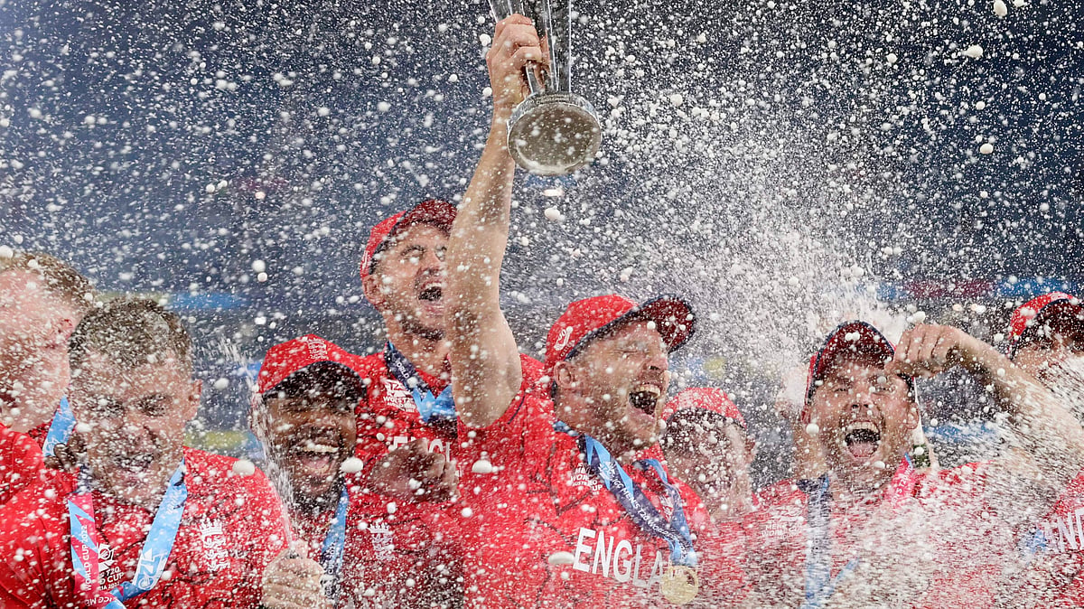 <div class="paragraphs"><p>Pakistan vs England Final Live Score and T20 World Cup 2022 Updates. England captain Jos Buttler with the 2022 T20 World Cup trophy.</p></div>
