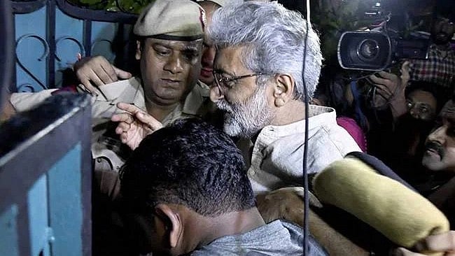 <div class="paragraphs"><p>Gautam Navlakha leaving Taloja Jail</p></div>