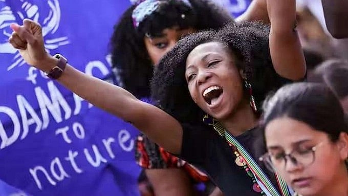 <div class="paragraphs"><p>Protesters were seen but not heard.</p></div>