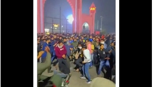 <div class="paragraphs"><p>A <a href="https://www.thequint.com/topic/kashmiri-students">Kashmiri</a> PhD scholar at the <a href="https://www.thequint.com/topic/amu">Aligarh Muslim University</a> (AMU) has alleged that he was attacked by some unidentified people inside the campus, when he asked them to stop making noise and leave.</p></div>