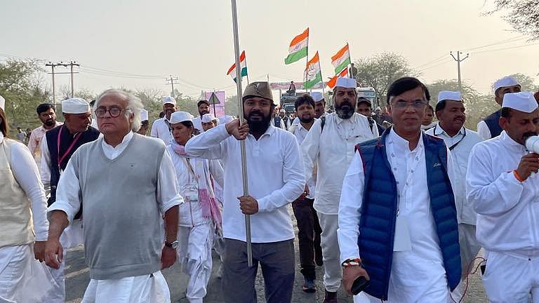 <div class="paragraphs"><p>Congress leaders Jairam Ramesh (left), Kanhaiya Kumar, and Pawan Khera (right) in the Bharat Jodo Yatra in Haryana. on 23 December.</p></div>