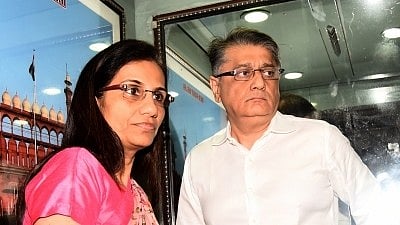 <div class="paragraphs"><p>Former ICICI Bank chief Chanda Kochhar and her husband Deepak Kochhar.</p></div>