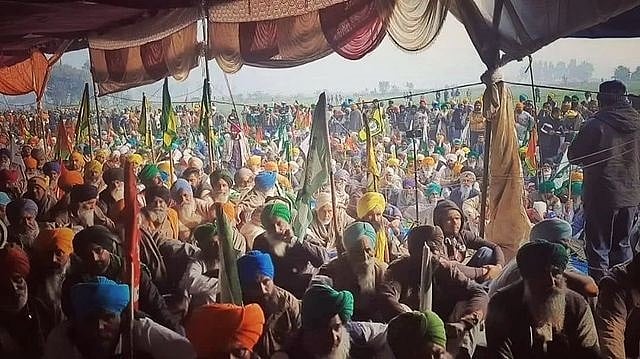 <div class="paragraphs"><p>Sit-in Protest near Malbros Liquor Factory in Zira, Ferozepur</p></div>
