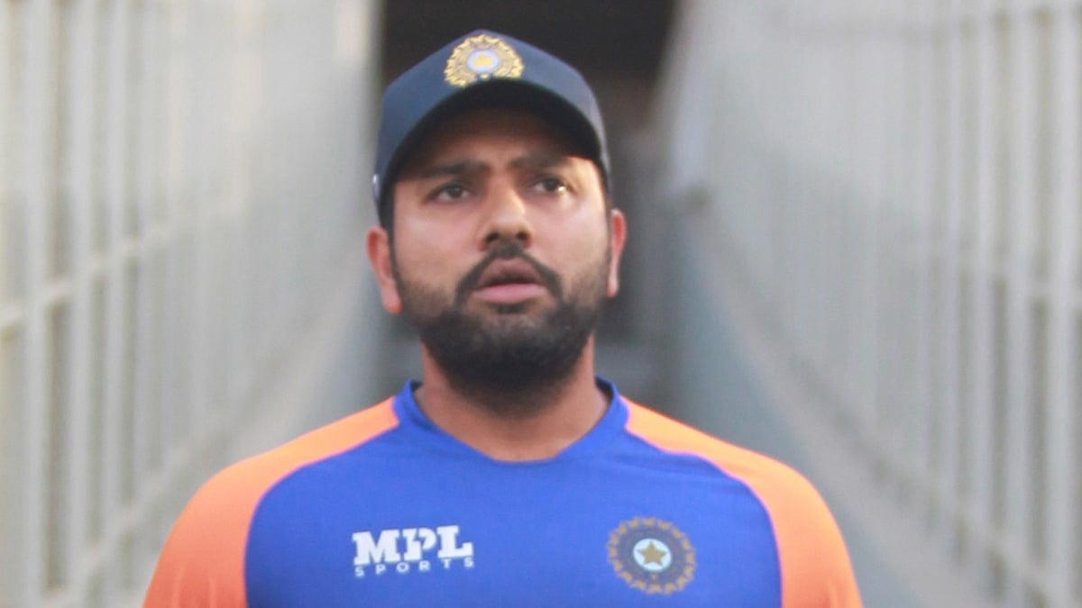 <div class="paragraphs"><p>Rohit Sharma injured his thumb while fielding at slips during the second ODI vs Bangladesh.</p></div>