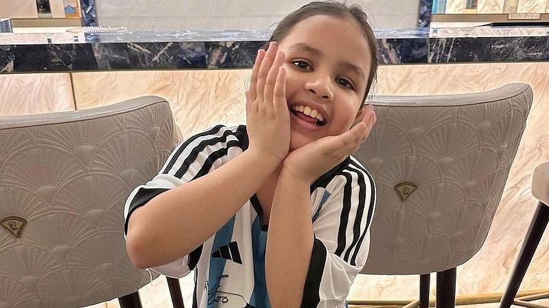 <div class="paragraphs"><p>Ziva Singh Dhoni posing with the jersey gifted by Lionel Messi.</p></div>