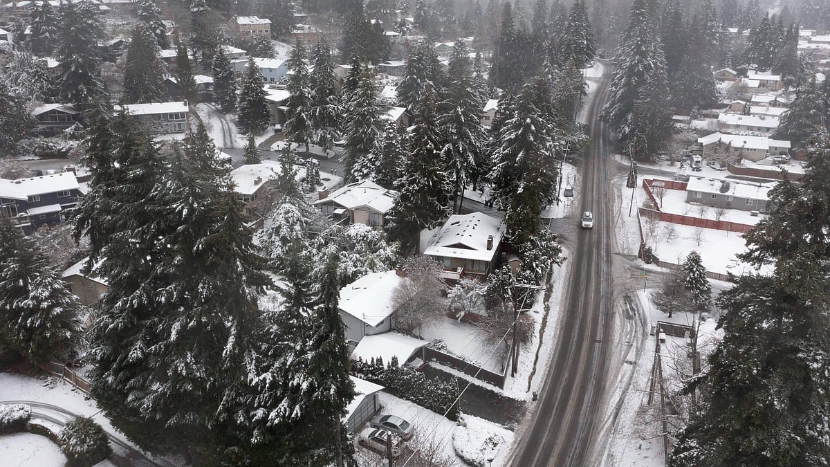 <div class="paragraphs"><p>An icy morning over Lake Forest Park, Washington on Friday, 23 December.</p></div>