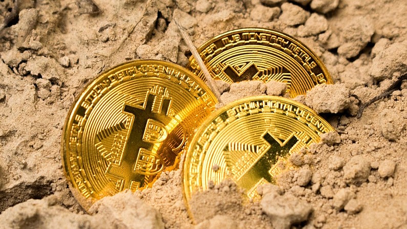 <div class="paragraphs"><p>Although Bitcoin is a virtual currency, some collectors trade metal coins with codes for amounts of Bitcoin printed on them, not unlike a gift certificate.</p></div>