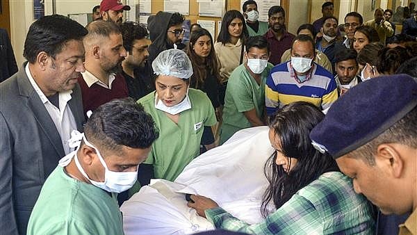<div class="paragraphs"><p>Rishabh Pant being shifted to Mumbai</p></div>