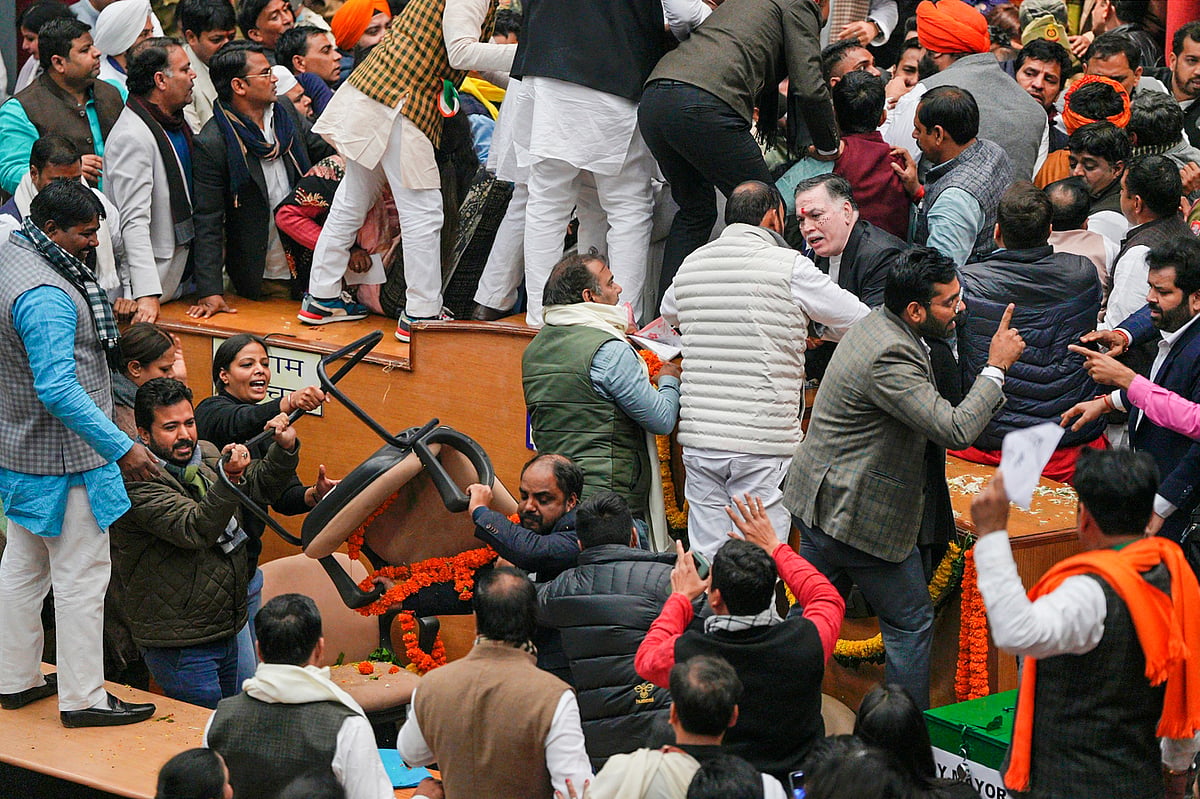 <div class="paragraphs"><p>New Delhi: AAP and BJP councilors clash during the election of Mayor and Dy Mayor at the Civic Centre, in New Delhi, Friday, Jan. 6, 2023. </p></div>