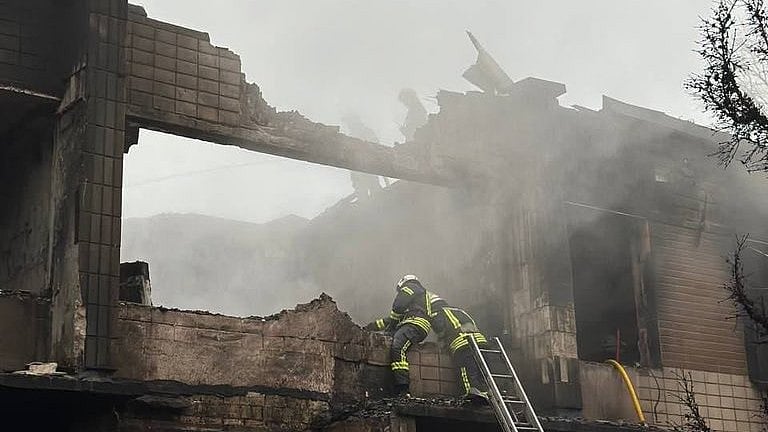 <div class="paragraphs"><p>The chopper slammed down near a kindergarten and a residential building in Brovary.</p></div>