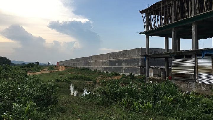<div class="paragraphs"><p>The outer periphery of India’s largest detention centre, during its construction, at Matia in Goalpara district of Assam.</p><p></p></div>