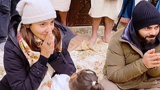 <div class="paragraphs"><p>Anushka Sharma and Virat Kohli visit Vrindavan with daughter Vamika.</p></div>