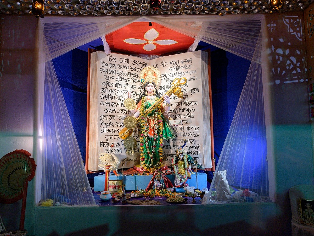 <div class="paragraphs"><p>Check out the best Saraswati Puja Decoration Ideas below.</p></div>