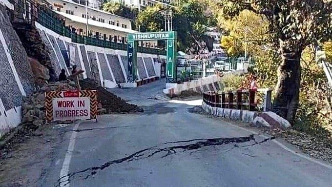 <div class="paragraphs"><p>Cracks in the road in Joshimath.&nbsp;</p></div>
