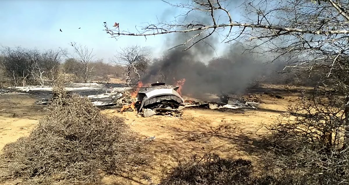 <div class="paragraphs"><p>Morena: Security personnel near the wreckage after a Su-30MKI and a Mirage 2000 fighter planes crashed during an exercise, at Pagadgarh in Morena district, Saturday, 28 January.</p></div>