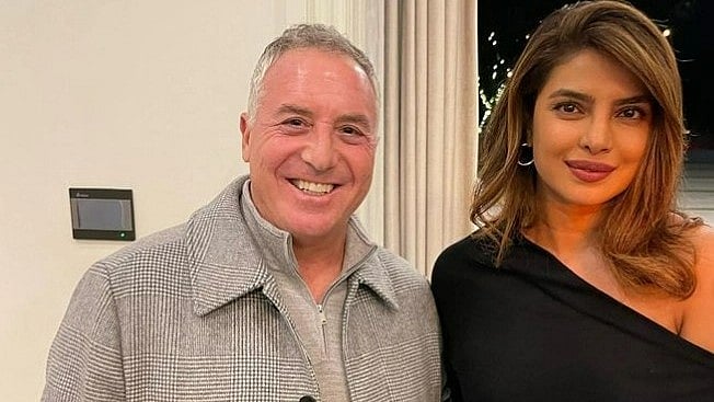 <div class="paragraphs"><p>Priyanka Chopra hosted a screening at her Los Angeles home of the Oscars-shortlisted film <em>Chhello Show.</em></p></div>