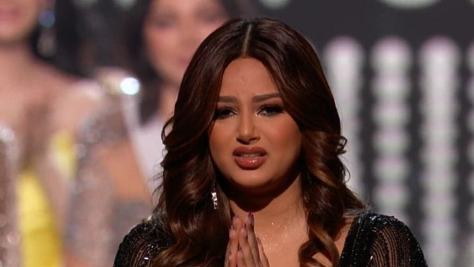 <div class="paragraphs"><p>Harnaaz Sandhu Holds Back Tears During Her Last Walk As Miss Universe. </p></div>