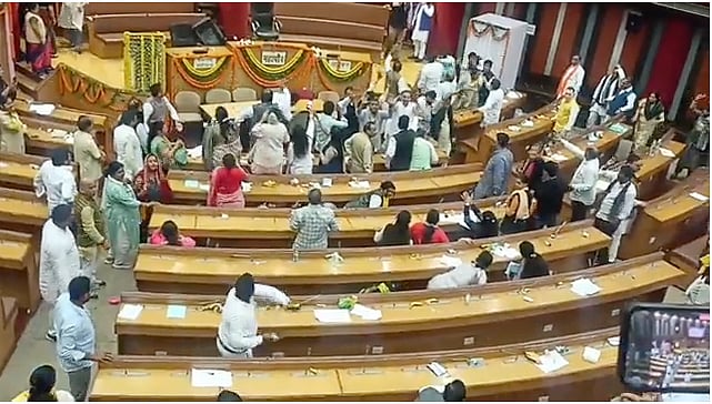 <div class="paragraphs"><p>Councillors of the Municipal Corporation of Delhi (MCD) reportedly came to blows at the Delhi Civic Centre on Wednesday night, 22 February.</p></div>