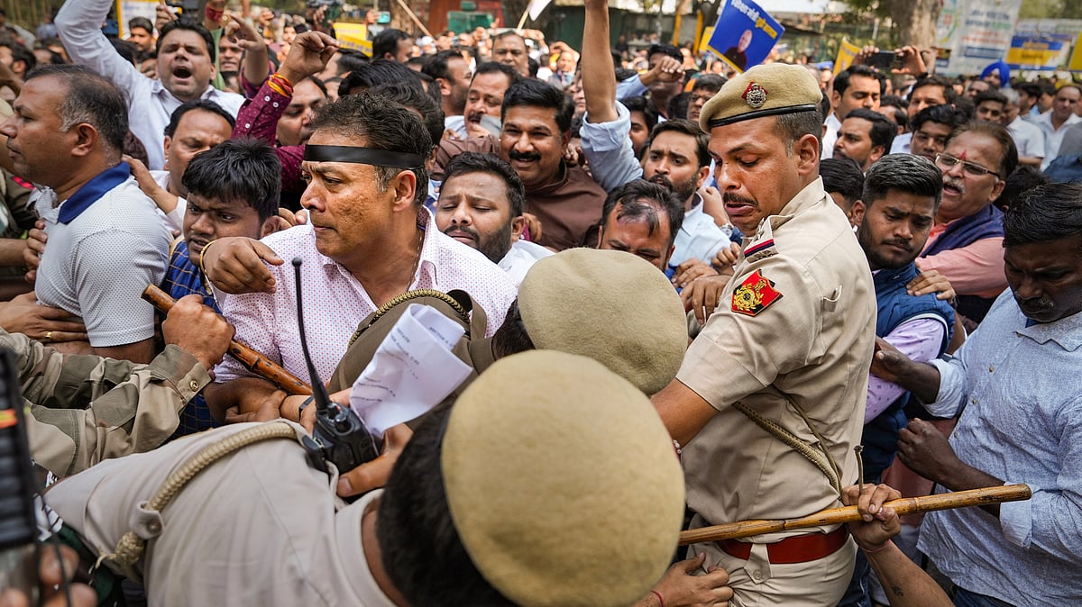 <div class="paragraphs"><p>AAP workers all across India came out on the streets on Monday, 27 February, to protest against Sisodia's arrest.</p></div>