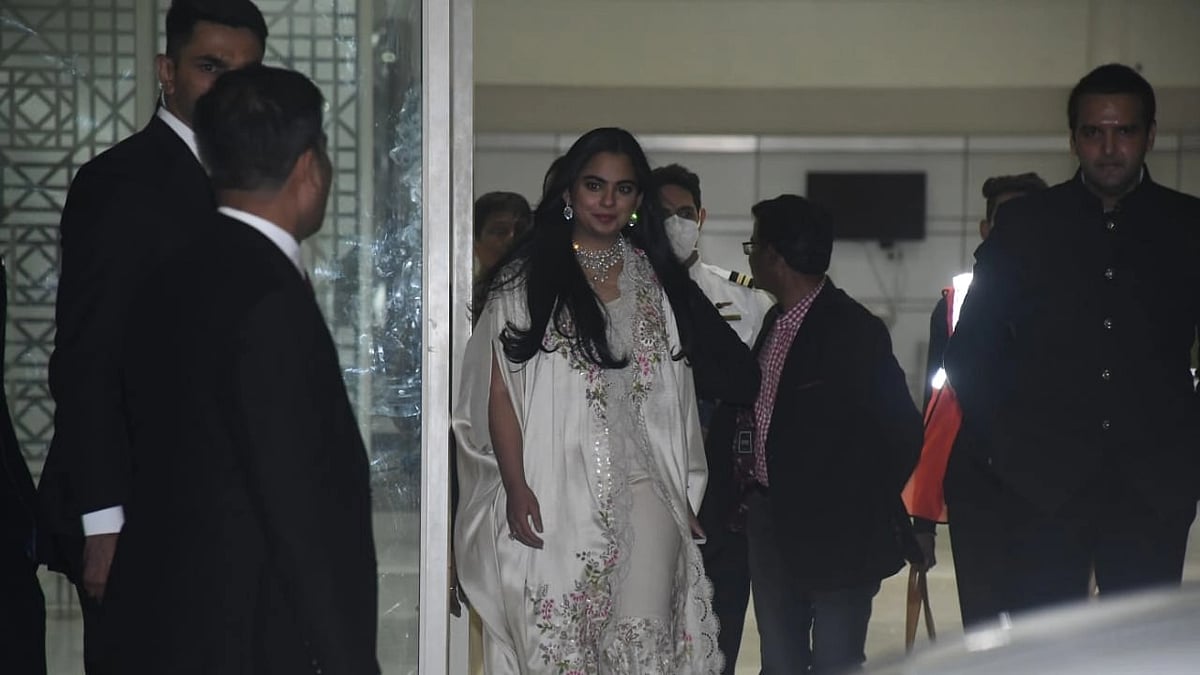 <div class="paragraphs"><p>Isha Ambani and Anand Piramal all set to attend Sidharth Malhotra and Kiara Advani's wedding.</p></div>