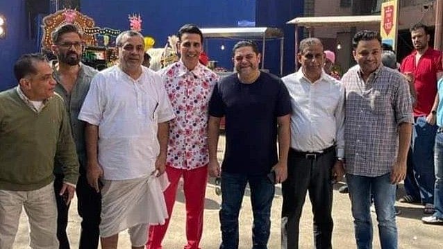 <div class="paragraphs"><p>Akshay Kumar, Suniel Shetty, and Paresh Rawal from the sets of<em> Hera Pheri 3.</em></p></div>