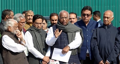<div class="paragraphs"><p>Leader of Opposition Mallikarjun Kharge addresses the media with opposition leaders.</p></div>