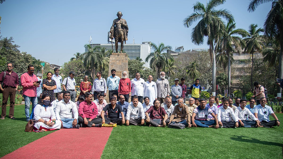 <div class="paragraphs"><p>A silent protest by journalists from Mumbai was organised on Friday, 10 February near Mantralaya, Churchgate.</p></div>