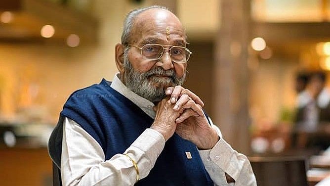 <div class="paragraphs"><p>Veteran filmmaker K Viswnath passes away.</p></div>