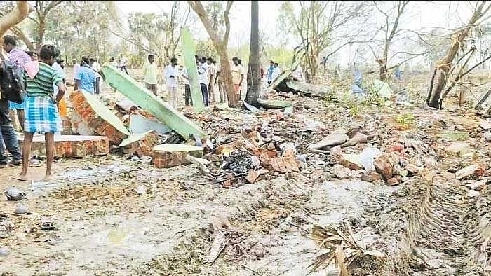 <div class="paragraphs"><p>In an explosion 11 workers of a firecracker factory in Tamil Nadu died on 22 March.</p></div>