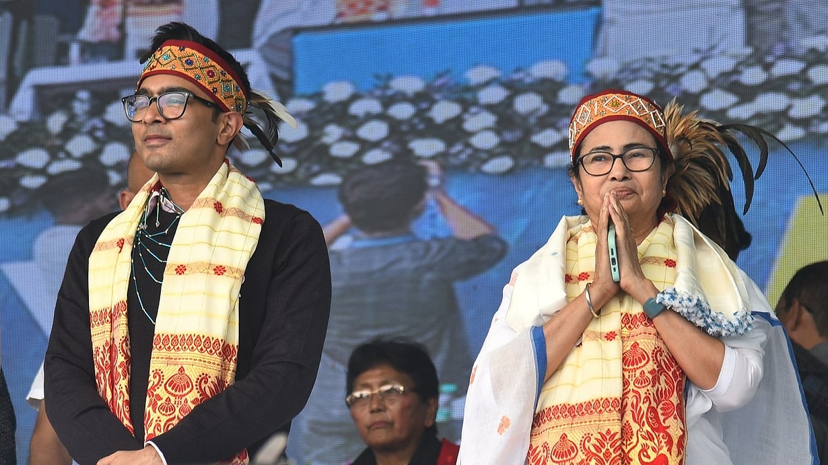 <div class="paragraphs"><p>(Mamata Banerjee and Abhishek Banerjee campaigning in Meghalaya)</p></div>