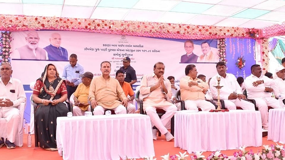 <div class="paragraphs"><p>On Saturday, 25 March, BJP MP Jaswantsinh Bhabhor and MLA Shaileshbhai Bhabhor were seen sitting on a dais with Shailesh Bhatt, who is one of the 11 convicts in the Bilkis Bano gangrape case. </p></div>