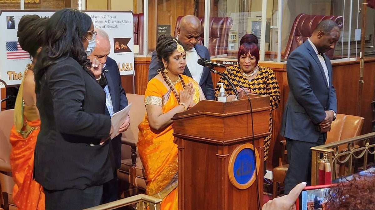 <div class="paragraphs"><p>Several reports claim that the <a href="https://www.thequint.com/south-india/controversial-godman-nithyananda-rape-accused-representatives-un-meeting-geneva-kailasa-vijayapriya">Kailasa delegation</a> accepted an invitation extended by Mayor Ras Baraka and attended the pact-signing event in Newark a few days later.</p></div>