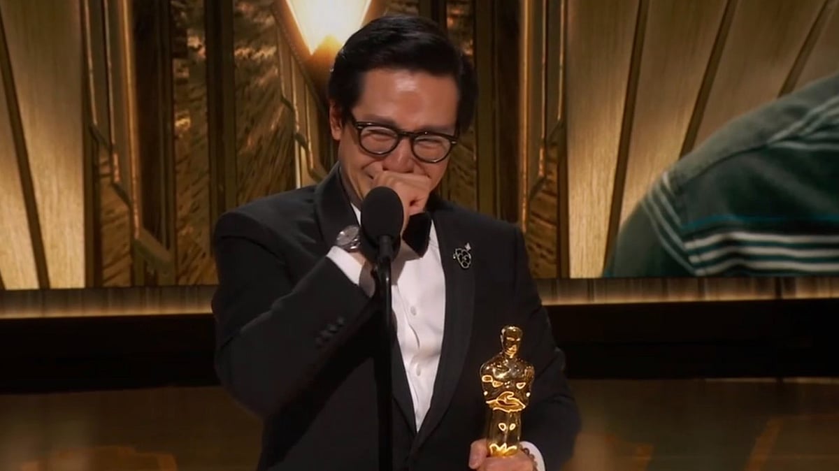 <div class="paragraphs"><p>An emotional&nbsp;<a href="https://www.thequint.com/entertainment/oscars-2023-south-asian-community-award-haul-keeravani-daniel-kwan-guneet-monga-academy-awards">Ke Huy Quan</a>&nbsp;accepting an Oscar for his role in the film 'Everything Everywhere All At Once.'</p></div>