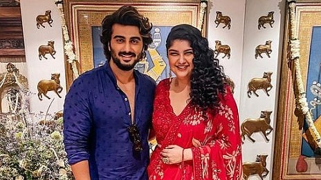 <div class="paragraphs"><p>Arjun Kapoor with sister Anshula. </p></div>