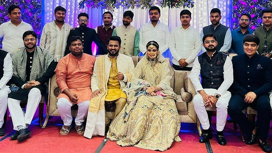 <div class="paragraphs"><p>Swara Bhasker Stuns in Lehenga by Pakistani Designer at Her Wedding Reception. </p></div>