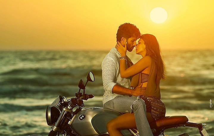 <div class="paragraphs"><p>Shahid Kapoor & Kriti Sanon Unveil The First Look of Their New Film</p></div>